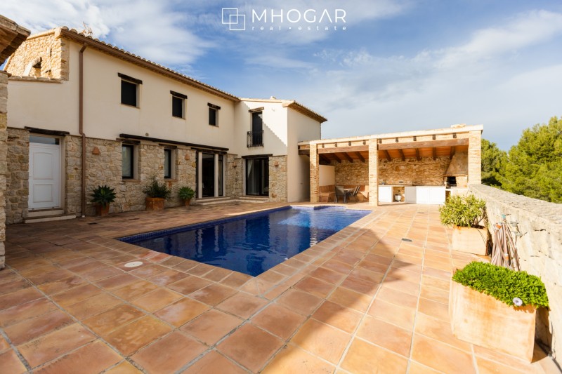 Rústica Elegancia - Casa de Campo a la venta en Benissa!